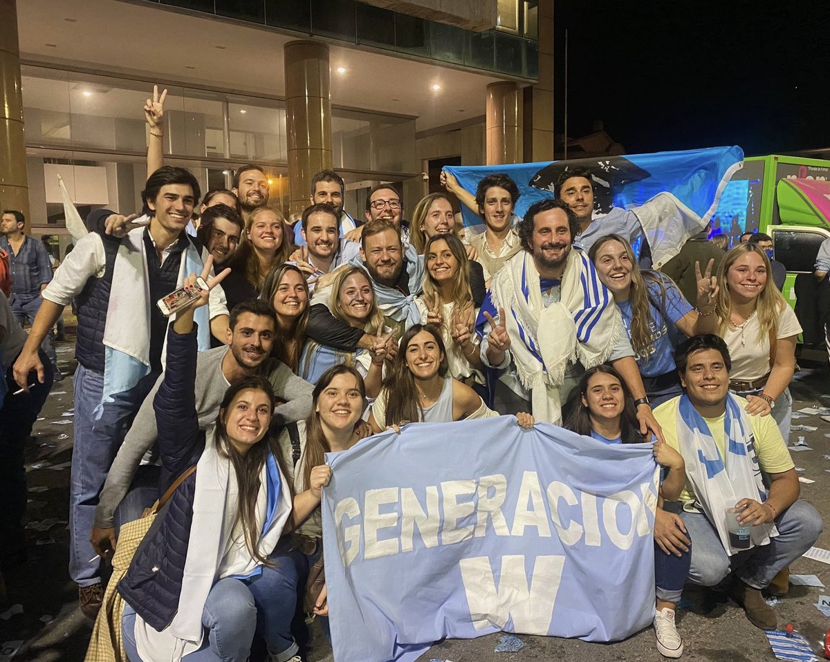 gervasioaznarez's tweet photo. Ayer, con parte de este gran equipo, renovando el compromiso y la alegría. Formamos parte de una generación que milita porque a lo único que le tiene miedo es a verse resignada. Vamos a seguir peleando por nuestro Partido Nacional y por un proyecto de país para todos. https://t.co/HPLK3Wbak1