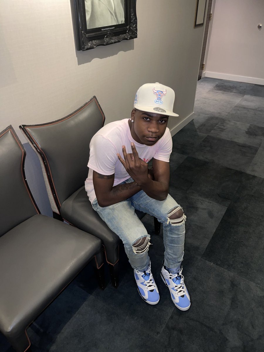 dbsickass's tweet photo. i den seen the real die and watch a coward get 1hunnit lives
#riptheguyz💕 https://t.co/3yR2Ikflwo