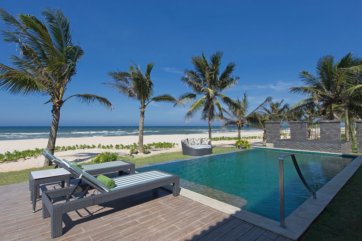 #Hotel #news 💙 Expansion in Asia and Africa: <a href="/TUI_BLUE/">TUI BLUE</a> set to grow to 300+ hotels worldwide. TUI Group's hotel subsidiary aims for growth with management and franchise agreements. tuigroup.com/en-en/media/pr…