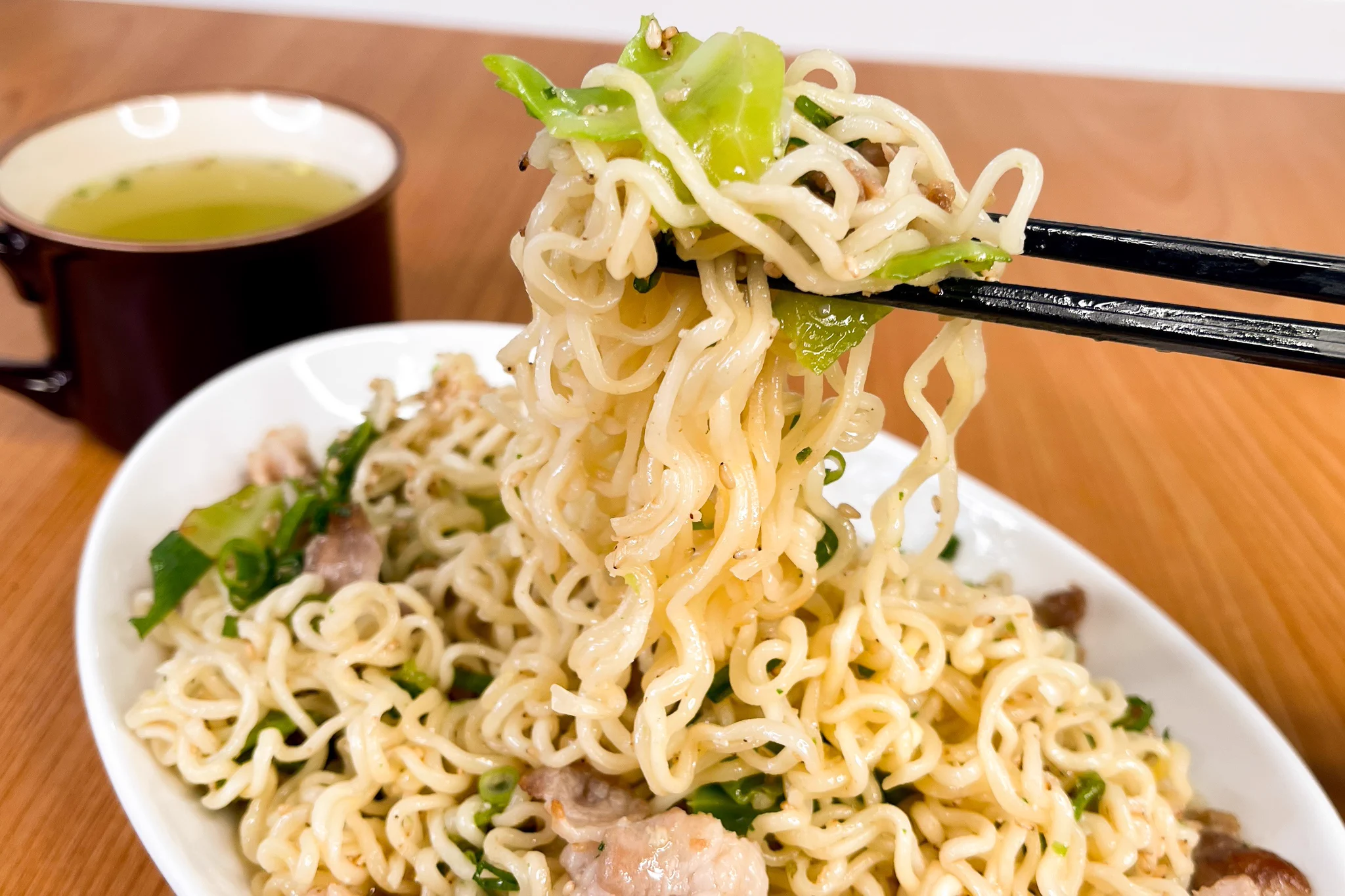 お手軽で美味しそう！「サッポロ一番塩らーめん」を焼きそば風にアレンジしたレシピ！