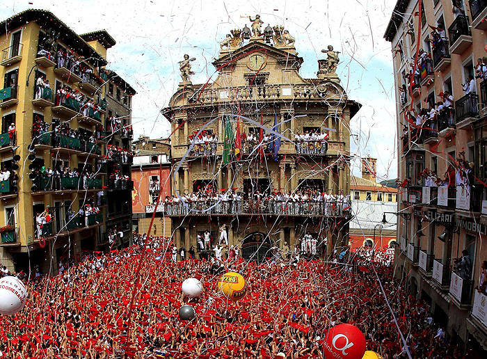 VivirPamplona's tweet photo. 100 días no son nada. #YaFaltaMenos para San Fermín! https://t.co/HGcwFtAVQz
