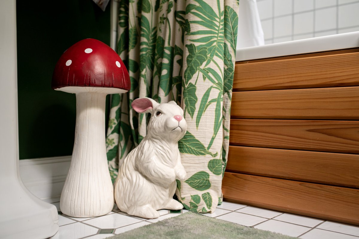 thegoodnorthern's tweet photo. We're opening up a few summer dates for The Good Northern, our film-themed waterfront cottage in Ontario, Canada.

Stay in #Amelie's bedroom, eat in #twinpeaks Double R Diner, lounge in a #biglebowski themed sunroom, have a bath in #wonderland. 

BOOK 👉 https://t.co/8TKdpy1uO1 https://t.co/mzGMj0uj5i