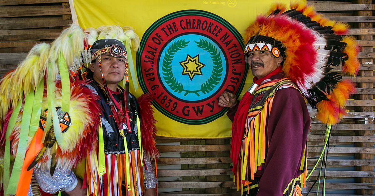 React и react native. индейская женщина. индейцы картины. индейцы племени cherokee. Re native.