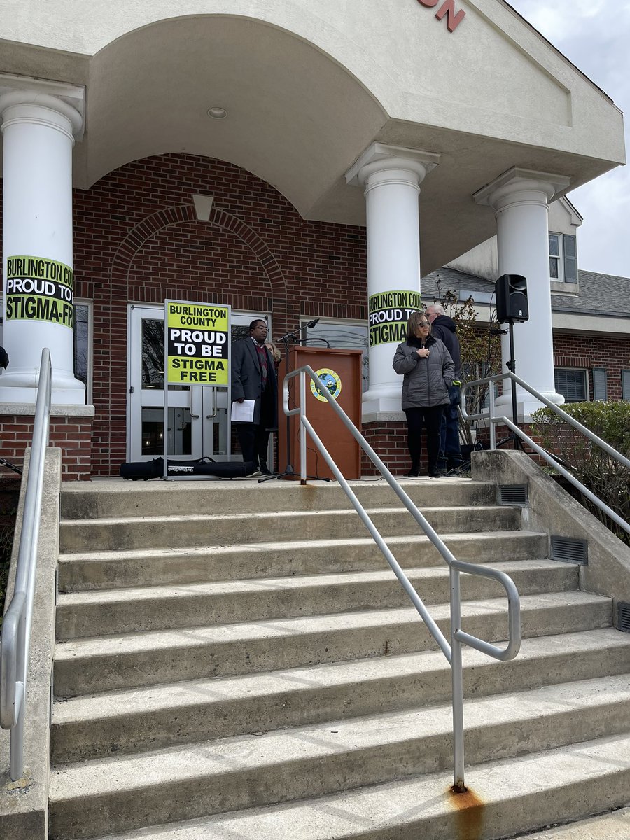 BCRiverfront's tweet photo. @bchsbluedevils and the city of Burlington join the @BurlCoNJ in sending a #stigmafree message today https://t.co/U9sK1lT304