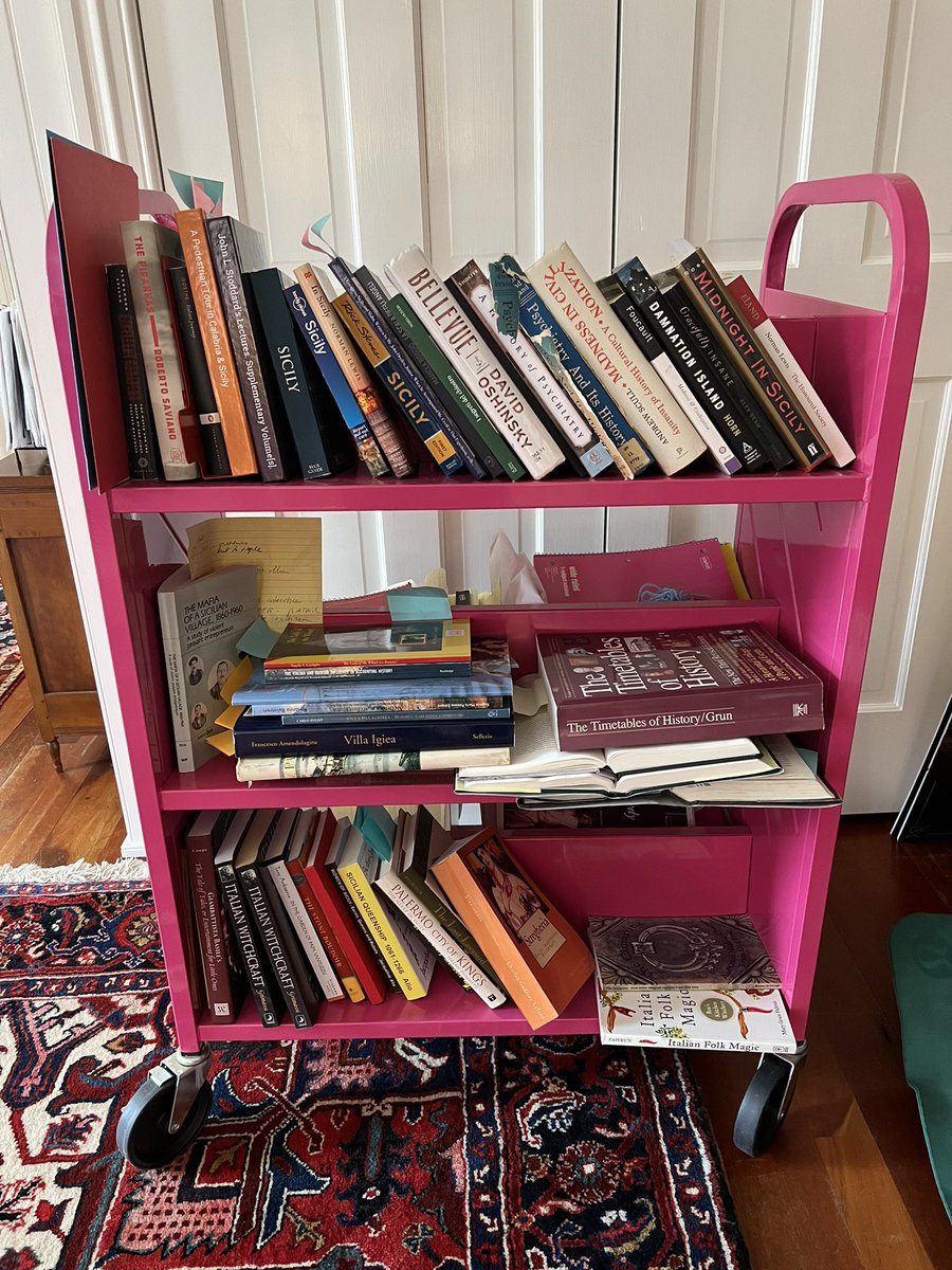 LisaScottoline's tweet photo. Hey @ShetlandLibrary, is there an Author Division in your #TrolleyParade? https://t.co/41XGz08orE