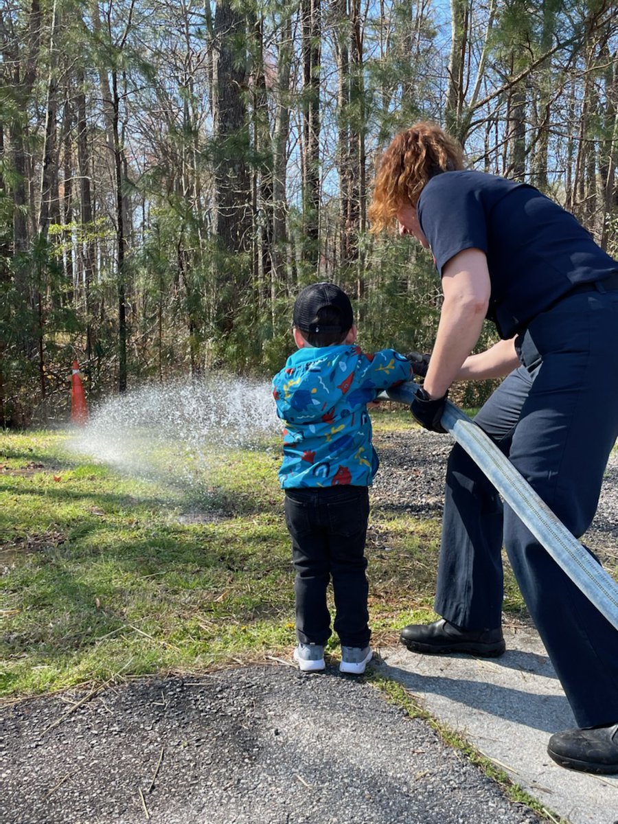 VirginiaBeachFD's tweet photo. Today, Virginia Beach #LifeSafetyEducators are hosting a day of hands-on training with Public Safety partners at the Fire Training Center to teach homeschooled students about #FirePrevention and #safety. #HomeSchool #FireSafety #CRR @VBPD @VBRescueEMS #CellPhoneSally https://t.co/MWgDgP74Ft