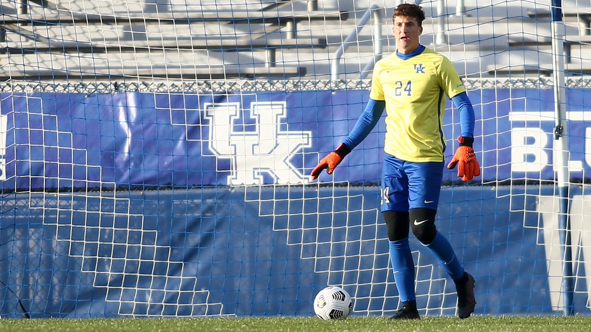 UKMensSoccer's tweet photo. Nothing like some Saturday night spring footy under the lights. https://t.co/hZpqtRbE2s