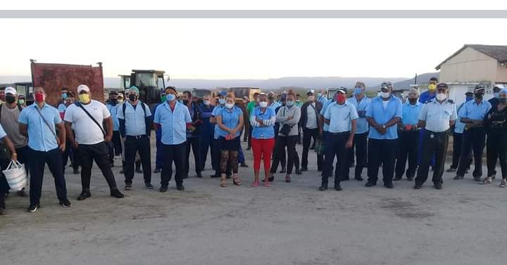 Imágenes del matutino efectuado en la mañana de hoy en la UEB Salinera Joa, donde se convocó a los trabajadores a participar en el desfile por el 1ro de Mayo/22 y se dieron a conocer apuntes importantes del Código de la Familia. #CubaViveYTrabaja #EnsalEnRevolución <a href="/geominsal/">Grupo Empresarial Geominsal</a>.
