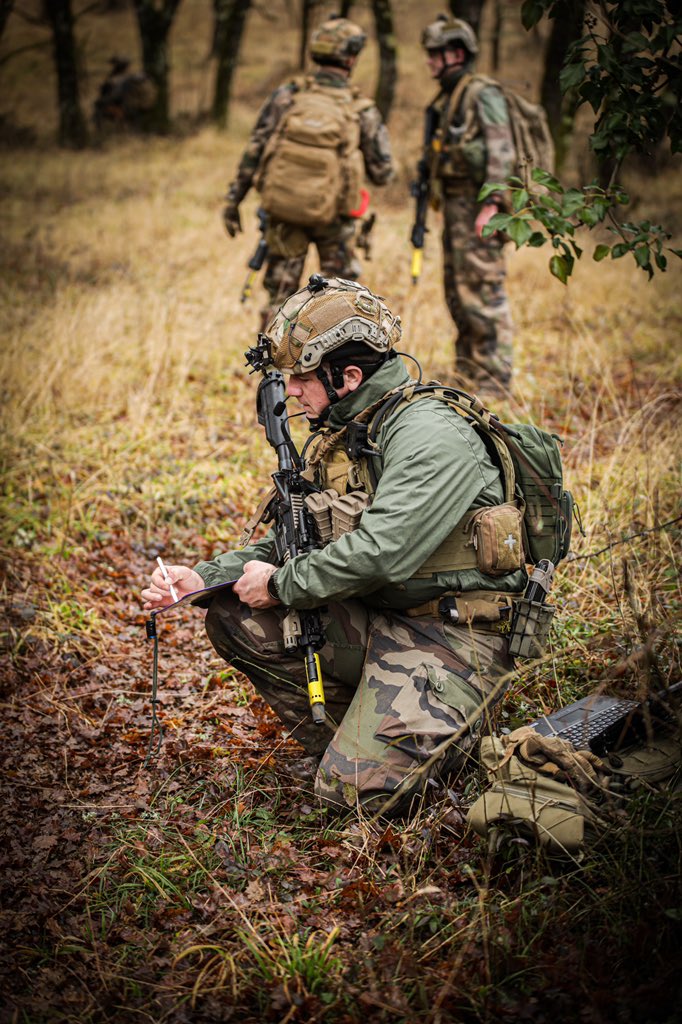 11eBP's tweet image. Durant deux semaines, le groupement de commandos parachutistes de la #11BP et le groupement d’aide à l’engagement blindé de la #7BB étaient à Caylus dans le cadre de leur #PrépaOps. 
Au programme, maintien des savoir-faire pour rester #ÀLaHauteur de tous les engagements !