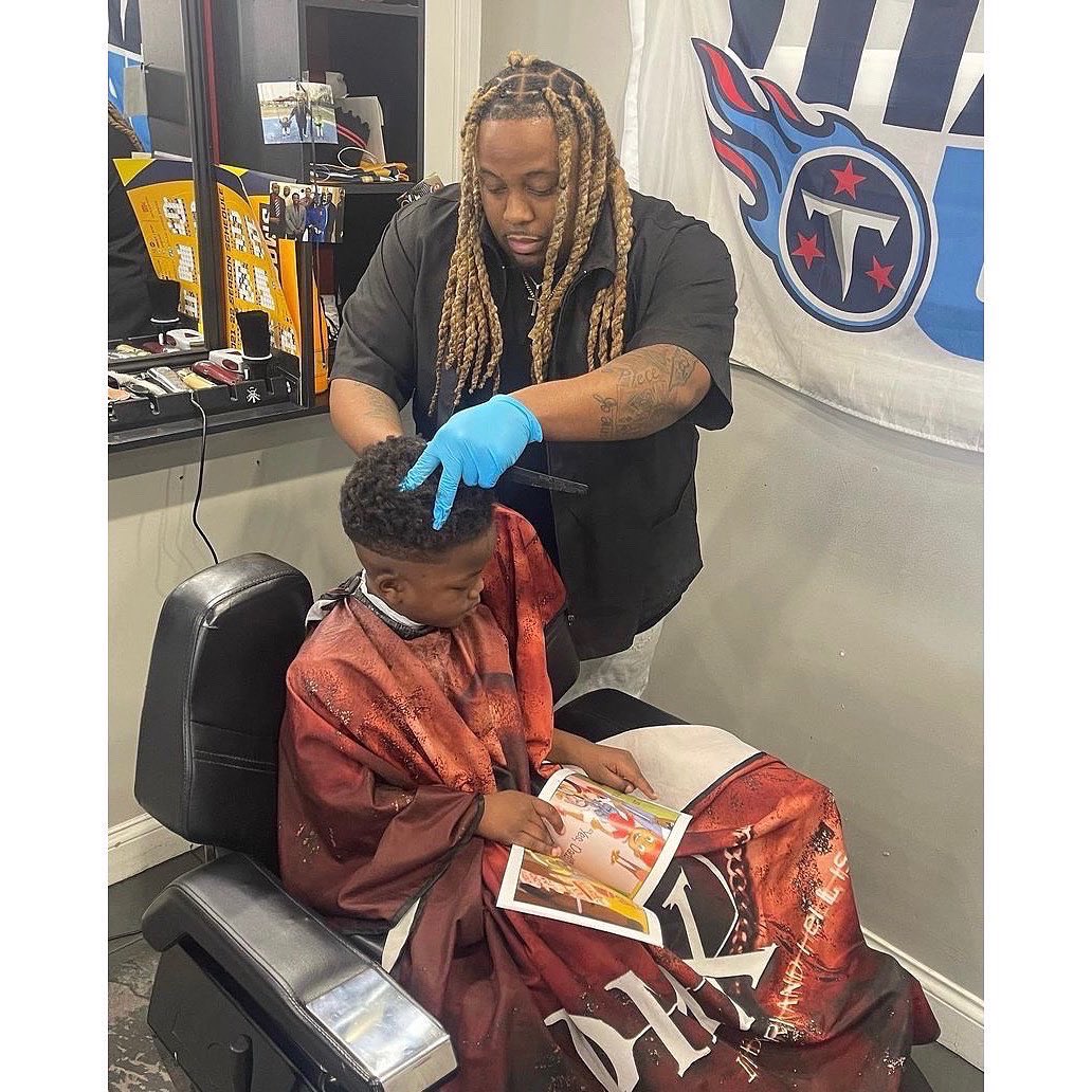 Hank__3x's tweet photo. Books at the Barbershop 📚 💈 @HenrysCorner_ https://t.co/1nCvBlQ183