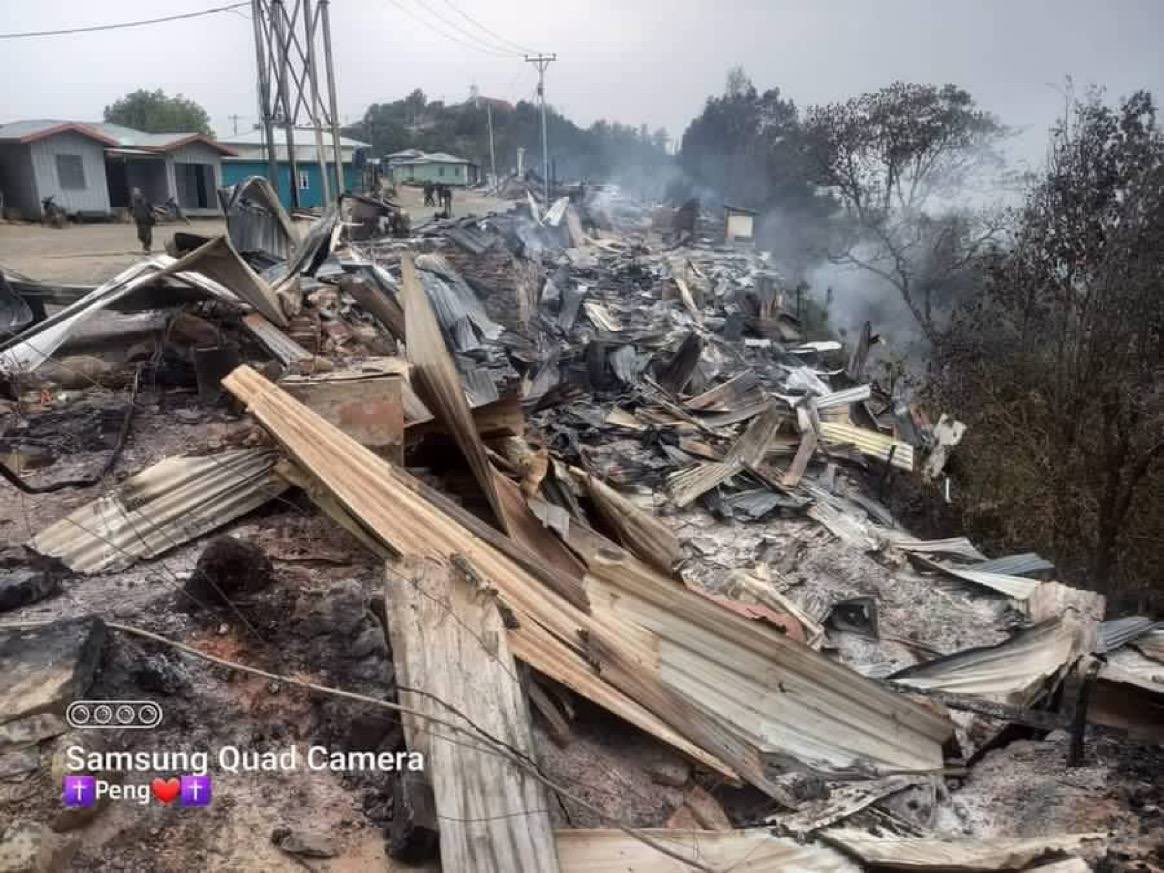 Up to 1000 newly displaced SAC troops are operating under Hakha-based Tactical Operations Command  burnt at least 9 houses this morning as residents from villages along Hakha-Gangaw Highway flee in the jungles. #2022Mar28Coup  #WhatsHappeningInMyanmar
