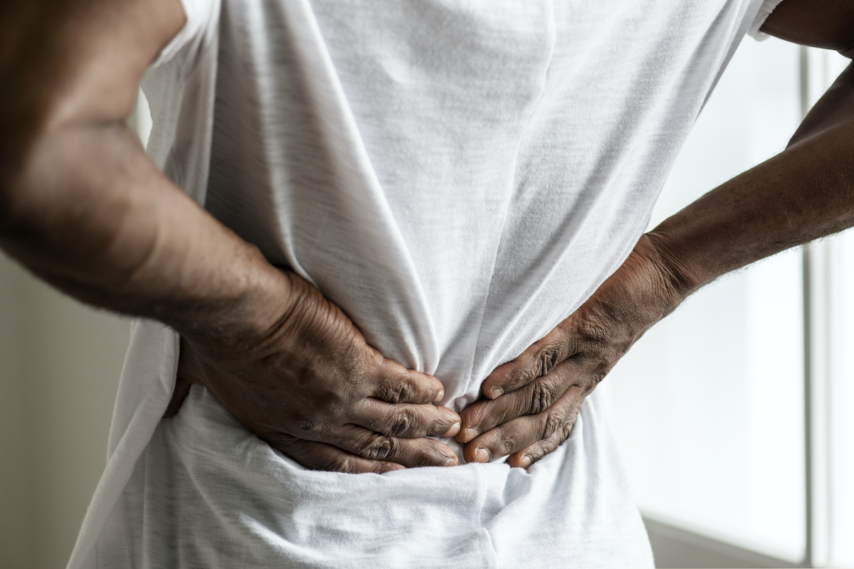 PerryChiro's tweet photo. 90% of Americans experience back pain throughout their lives affecting their productivity and mood and taking a toll on their lives. So, it's important to determine the cause of your back pain and treat it accordingly. Read about the main causes here: 
https://t.co/OPKWYaFWSB https://t.co/g1hg6jk4Lh