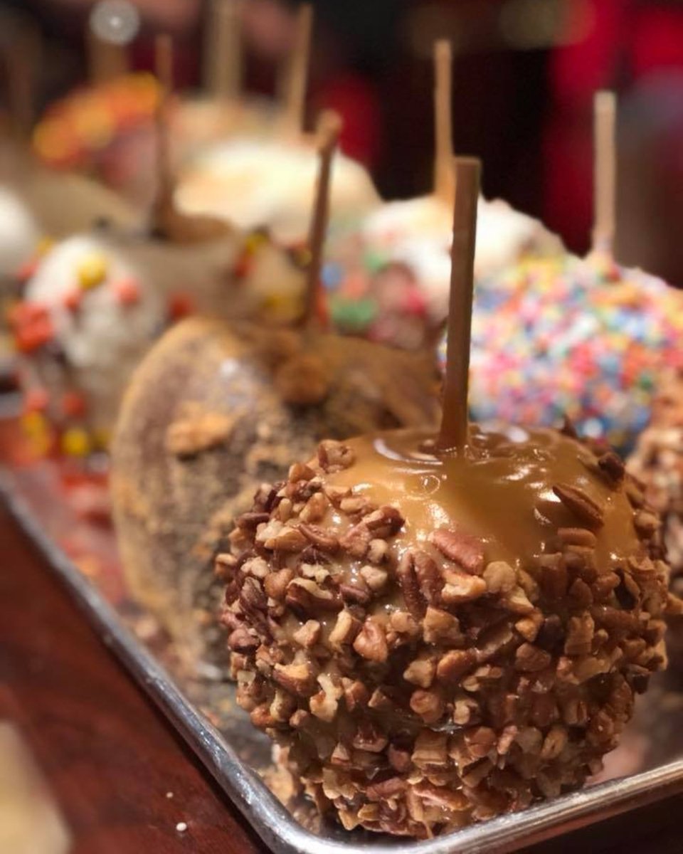 RiverStSweets's tweet photo. It is National #SomethingonaStick Day.  Our #Caramel &amp; #Chocolate dipped apples are handmade, prepared fresh daily for your pure enjoyment. 

Stop in today to one of our locations in #Savannah, #Atlanta, #Charleston or #Myrtle Beach. https://t.co/brO0ML2kIb