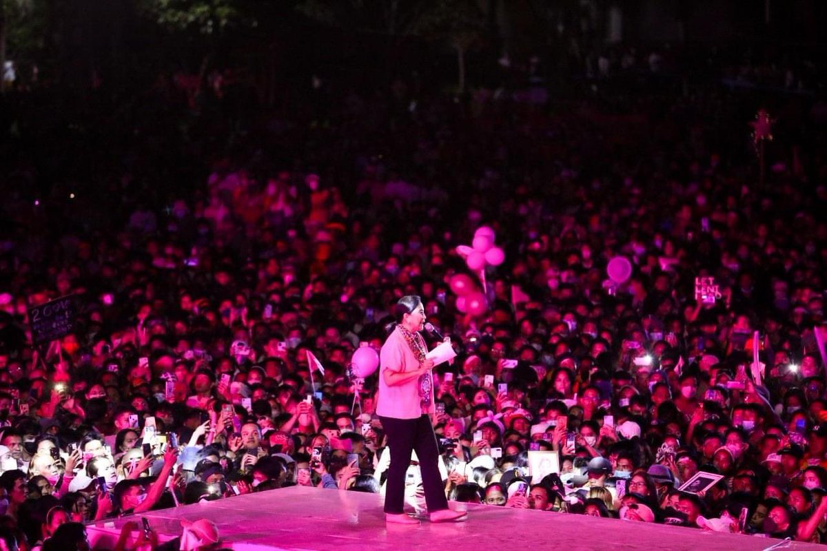 mrvcffe's tweet photo. LENI FOR PRESIDENT!!! 🌸
#NorthernSamarIsPink
#LeniPayonKikoSugi 

*pictures from VP @lenirobredo FB account https://t.co/U4kiUXtLzV
