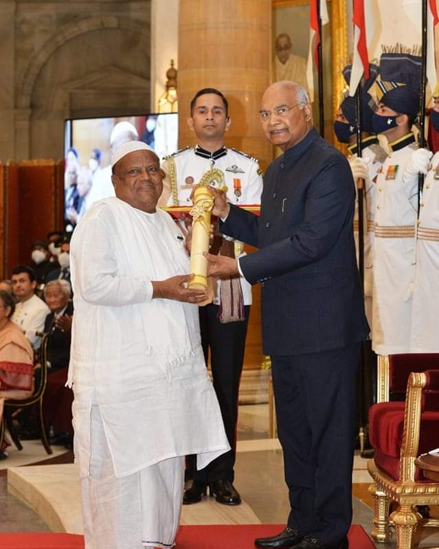 Shri Abdul Khadar Nadakattin (known as Agriculture Scientist) honoured with Padma Shri Award 2022 by Hon'ble President of India
Shri Ramanath Kovind

Mr.Nadakattin hails from Annigeri #Dharwad
Congratulations sir 👏💐 for this wonderful recognition
#PeoplesPadma
#PadmaAwards2022