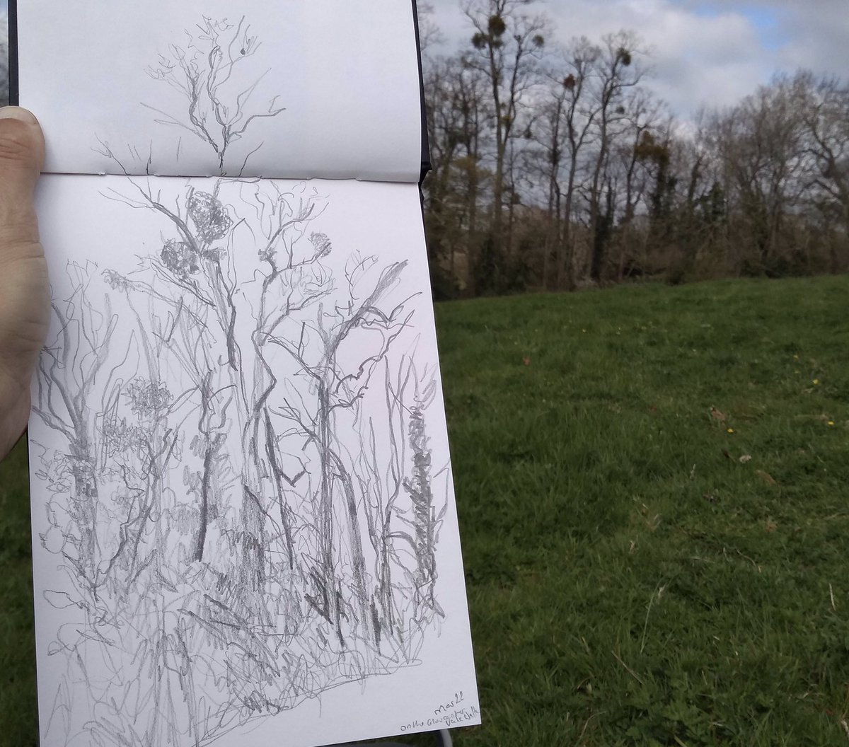 lorrainedurant's tweet photo. Sketch near #Apperley #Gloucestershire in the sun yesterday.
#sketchbook #sketching https://t.co/RXhe9RKOfc