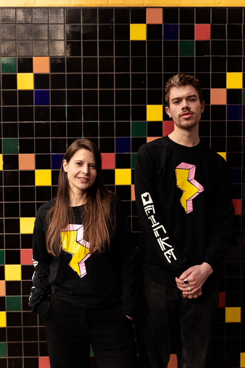 Nieuwe Merch!
Energie, but make it ‘Spekje’ ⚡️⚡️
Kan je aandoen en avonturen in beleven. Whooew minka.nu/product/longsl…