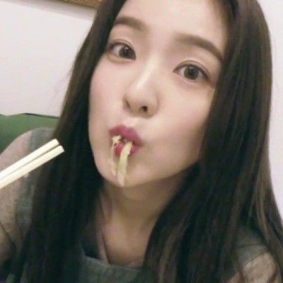 chicks_30's tweet photo. Happy birthday my queen 👑👑❤️❤️ 
 #ReneDayDay
#RedVelvet #IRENE @RVsmtown https://t.co/QKNWx8glEO