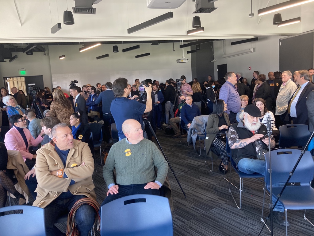 IanDon's tweet photo. Full house for @brettpsmiley https://t.co/FuZJJOST30