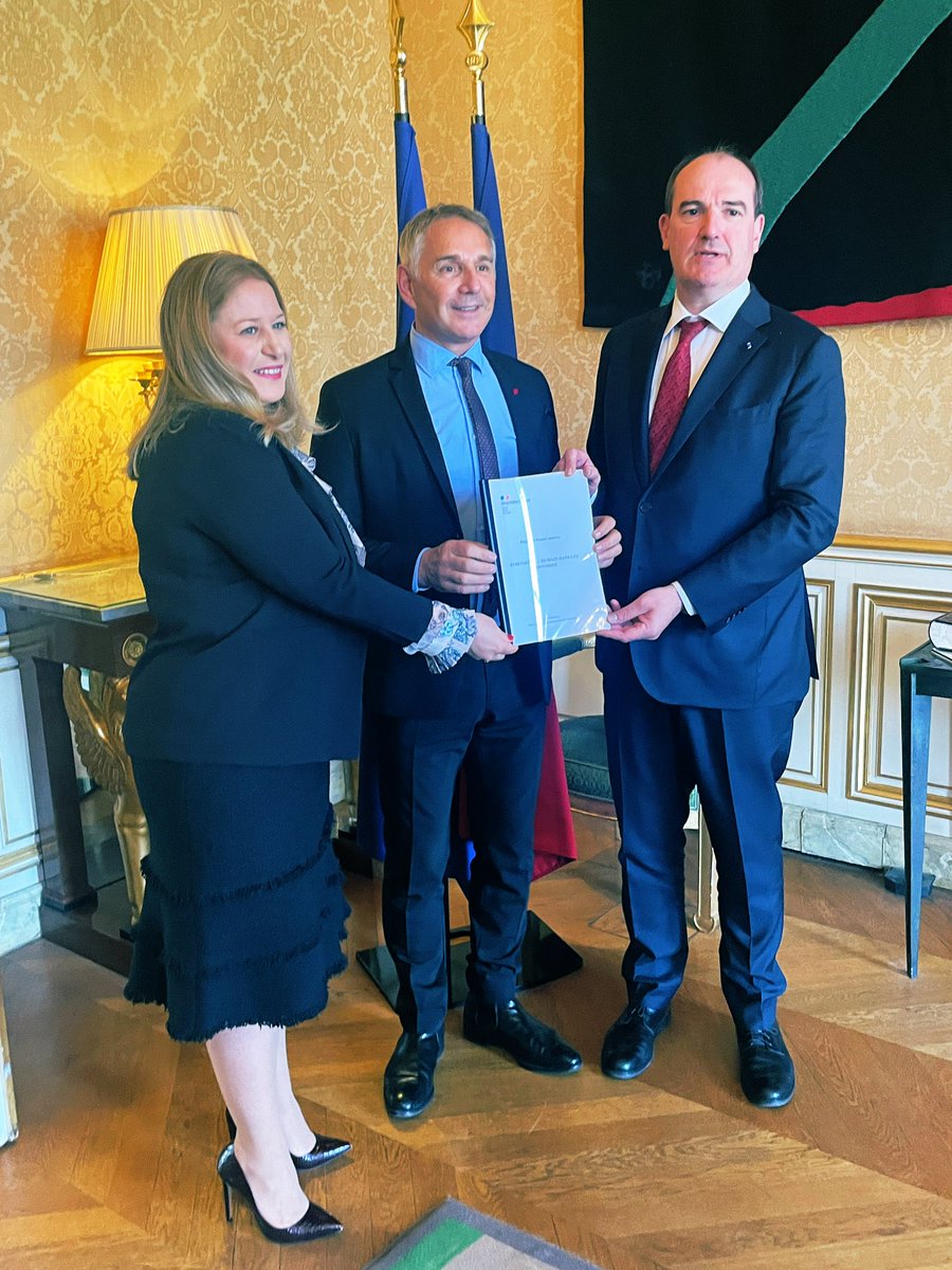 🗒Le Premier ministre <a href="/JeanCASTEX/">Jean Castex</a> s’est montré très à l’écoute du rapport sur la #médiationsociale que nous lui avons présenté aujourd’hui pendant plus d’une heure. Celui-ci nous a fait plusieurs propositions complémentaires qui viendront nourrir le rapport et nos préconisations!