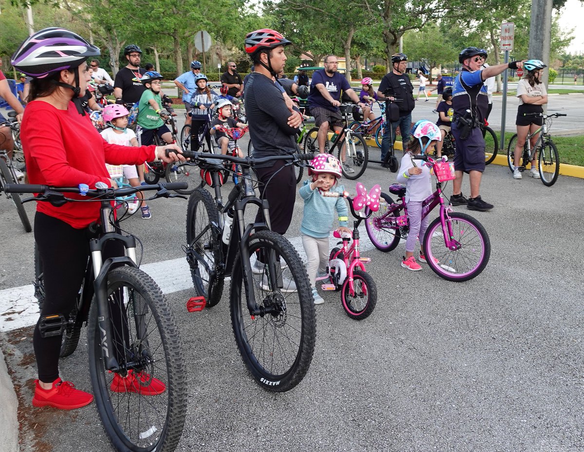 CoconutCreekPD's tweet photo. We had a blast talking #BikeSafety @CoconutCreekGov's #FamilyFunBikeNight last week! Always #WearaHelmet. #BeAwareOfYourSurroundings. #MakeEyeContact with #drivers. #ShareTheRoad. #FloridaBicycleMonth https://t.co/Fl6vm3hy5D