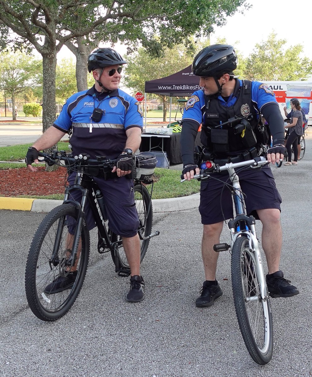 CoconutCreekPD's tweet photo. We had a blast talking #BikeSafety @CoconutCreekGov's #FamilyFunBikeNight last week! Always #WearaHelmet. #BeAwareOfYourSurroundings. #MakeEyeContact with #drivers. #ShareTheRoad. #FloridaBicycleMonth https://t.co/Fl6vm3hy5D
