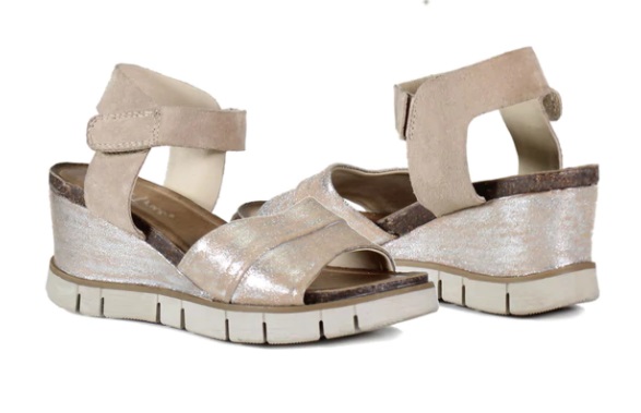 NaborsShoes's tweet image. Stylish leather straps meet a peep-toe wedge sandal to create a stunning mixed media silhouette called BUBBLE POP by #DibaTrue. 
#NaborsShoeCenter #NextDoorNabors #TheShoeDog