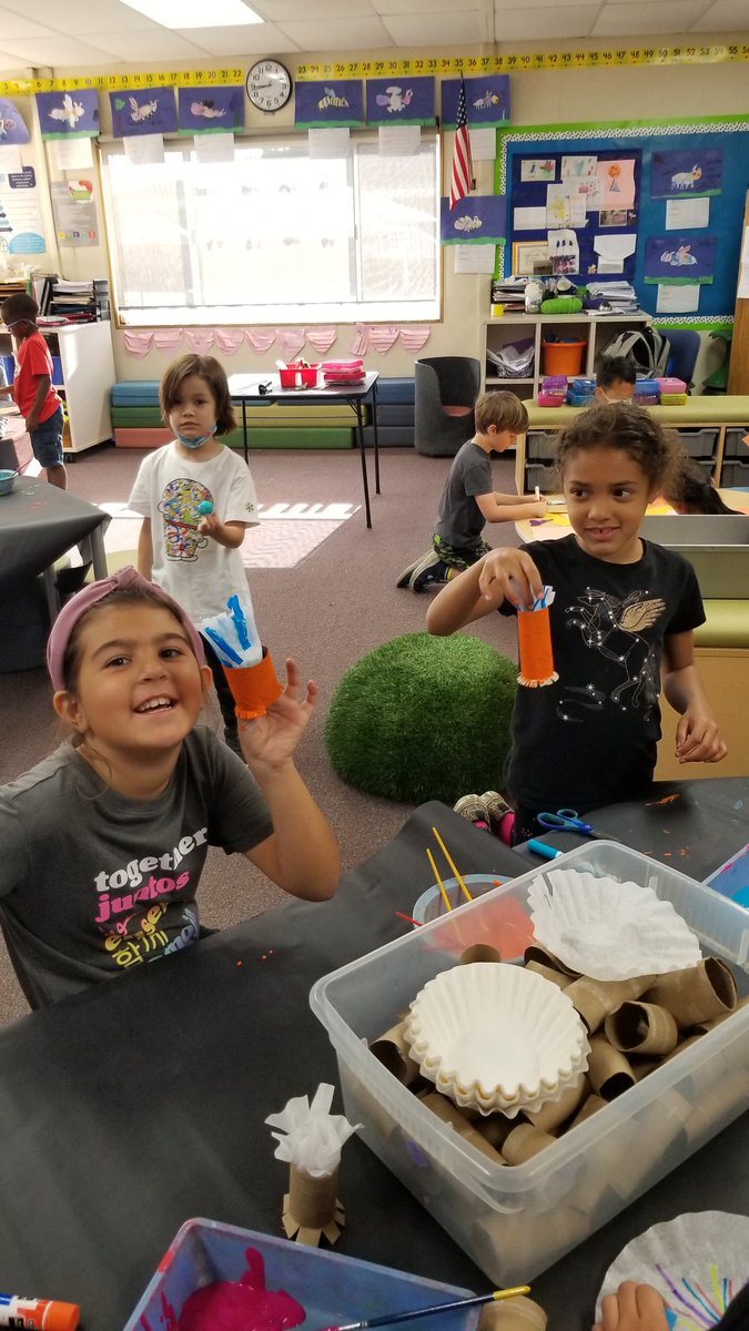 asmith_edu's tweet photo. Creative and interdisciplinary projects offer lots of opportunities for learning. Here students craft tidepool models. #dmheights https://t.co/kcsbLcN3Um