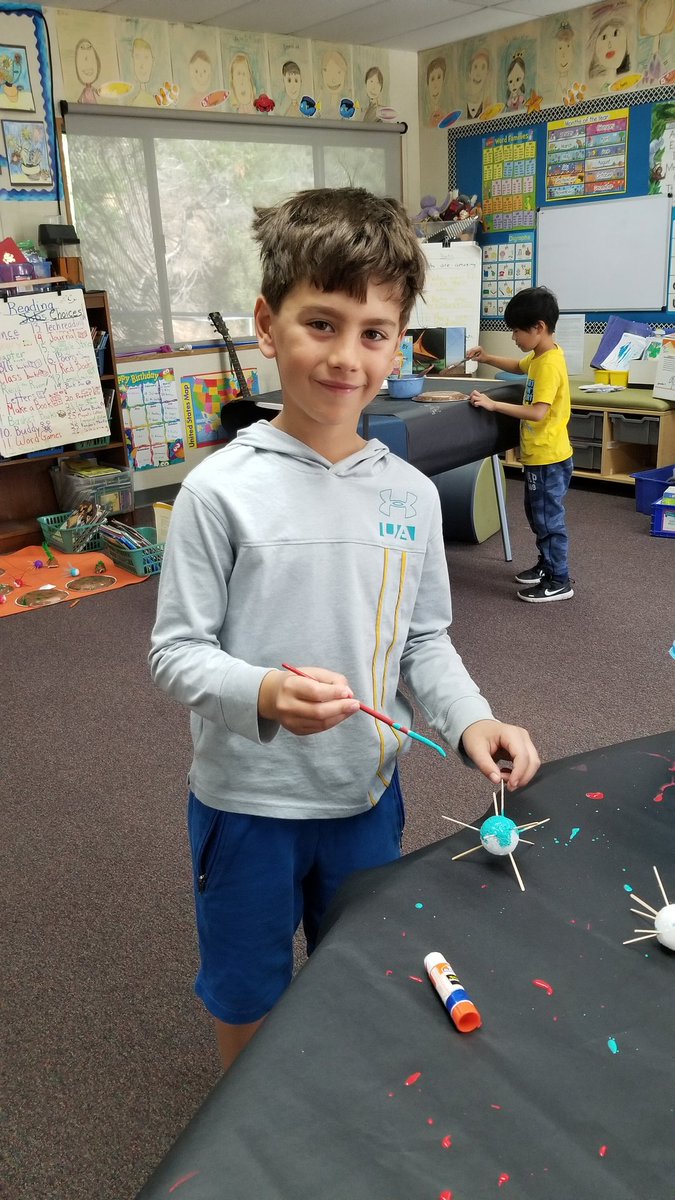 asmith_edu's tweet photo. Creative and interdisciplinary projects offer lots of opportunities for learning. Here students craft tidepool models. #dmheights https://t.co/kcsbLcN3Um