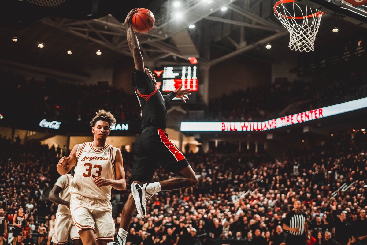 TexasTechMBB's tweet photo. Show @_davwarr3n some love ❤️🖤

He finishes his college career with 1,944 points. https://t.co/Uahqe1qRop