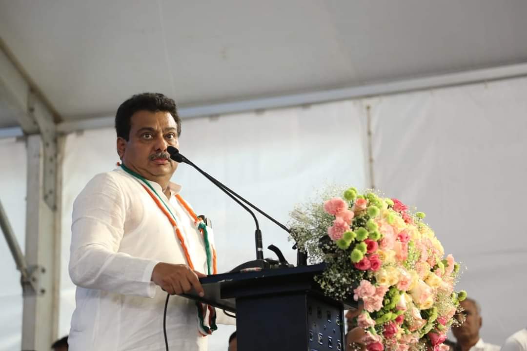 ಕೆಪಿಸಿಸಿ ಪ್ರಚಾರ ಸಮಿತಿ ಅಧ್ಯಕ್ಷರಾಗಿ ಜವಾಬ್ದಾರಿ ವಹಿಸಿಕೊಂಡ ಮಾಜಿ ಸಚಿವರಾದ  ಶ್ರೀ ಎಂ.ಬಿ ಪಾಟೀಲ್ ಅವರಿಗೆ ಹಾರ್ದಿಕ ಅಭಿನಂದನೆಗಳು...
<a href="/MBPatil/">M B Patil</a>