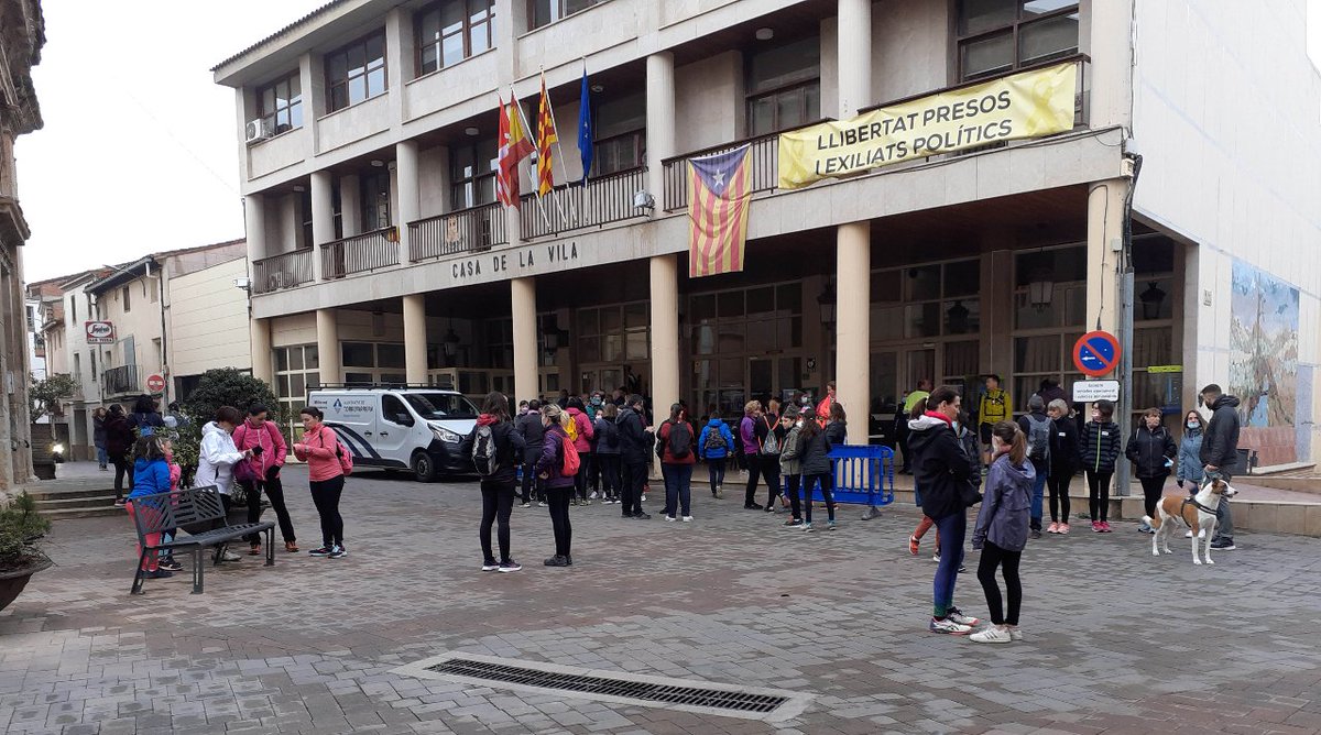 AjTorrefarrera's tweet photo. 📸 Ahir diumenge 131 persones van participar en la Caminada a #Malpartit organitzada per l'@AjTorrefarrera amb una distància de 9 km.
🤲 Gràcies a aquesta activitat s’han recaptat 424 € que es destinaran íntegrament a ajudar el poble ucraïnès.
#CaminadaMalpartit #Torrefarrera https://t.co/wjxXiT1p3n