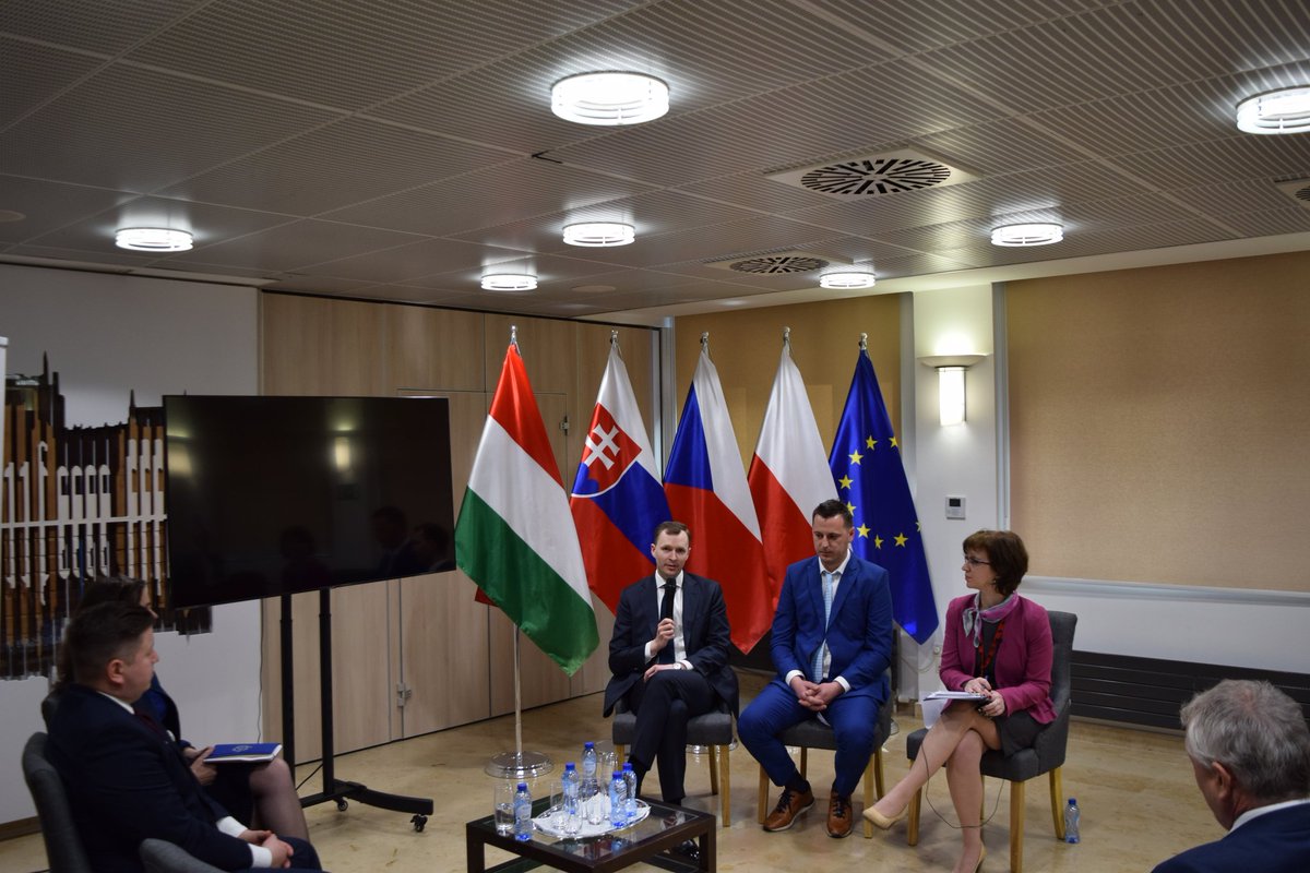 HungaryintheEU's tweet image. 2/2
#TechnologicalNeutrality is key if we want to achieve quick #EmissionReduction, keep workplaces and offer affordable mobility to our citizens – agreed the panellists.