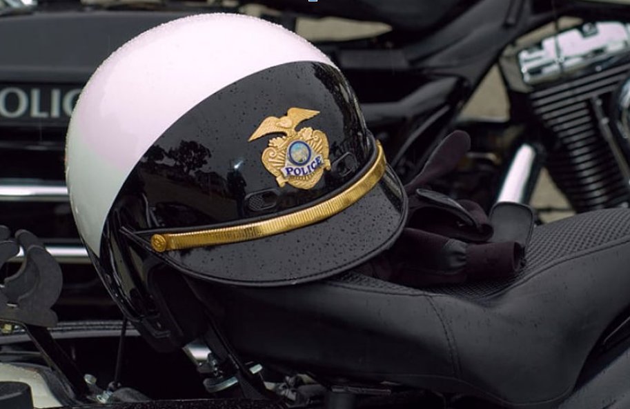 DivestSPD's tweet photo. Renton police arrested SPD motorcycle cop Robert Ray Cierley for DV assault after they found his girlfriend with visible injuries to her face.

Prosecutors ultimately declined charges, and OPA ruled that the allegations were “unfounded”

(THREAD) https://t.co/WzI3rRqH22