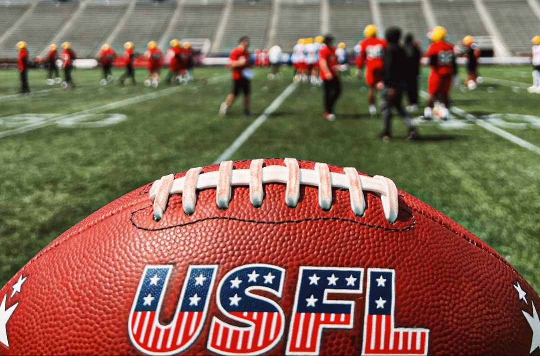 UFLNewsHubcom's tweet photo. USFL 2022: Pre-Season Fantasy Football Rankings (via @MLyons0_0) https://t.co/g9JRrTjCV9 #USFL #USFL2022 #USFLFantasy #FantasyFootball https://t.co/D8HS8Fc2FI