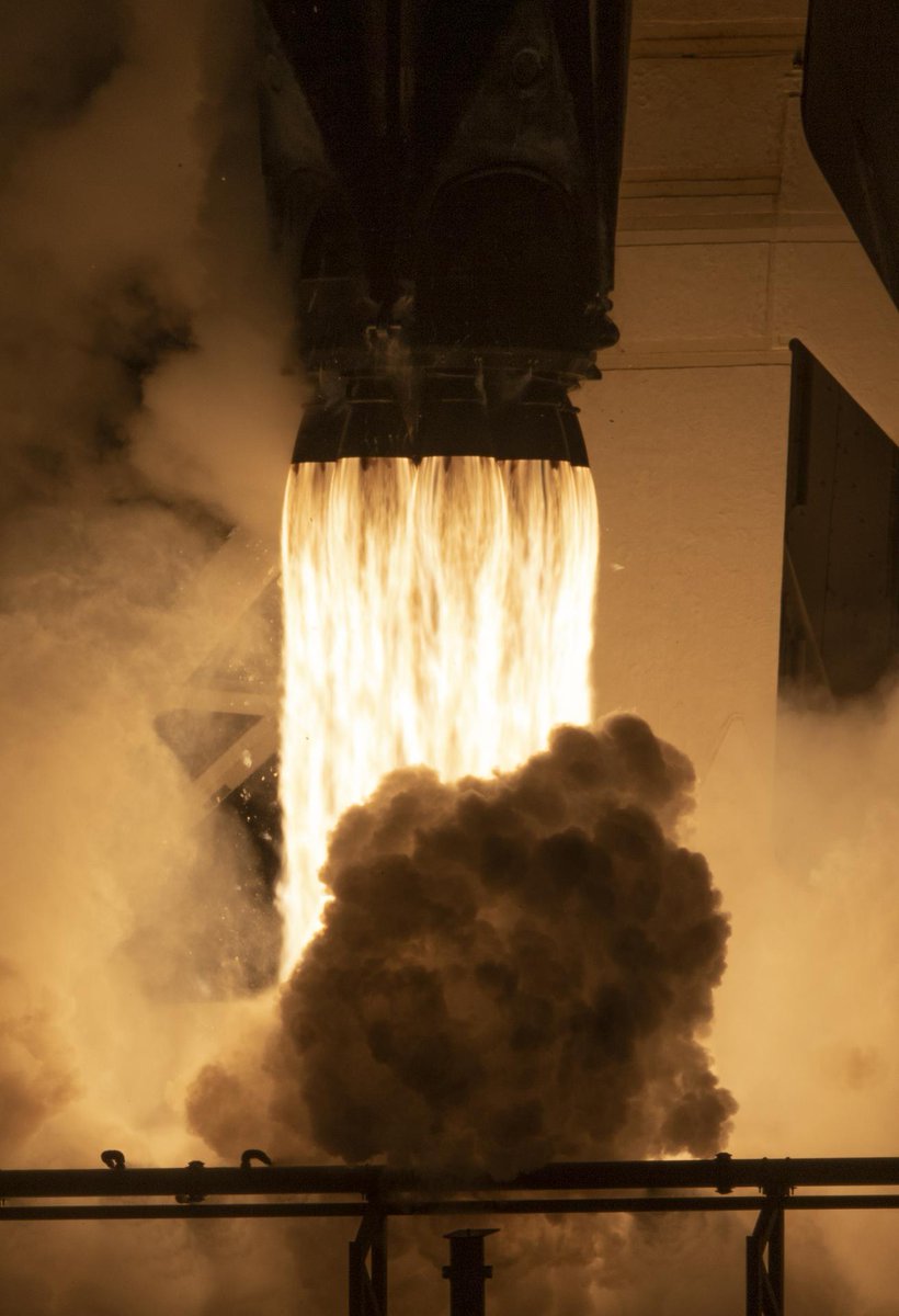 NASA's tweet photo. 🚨 Digital creators: It's the last day to apply for a chance to cover the launch of the @SpaceX #Crew4 mission!

Participants will go behind the scenes at @NASAKennedy, meet experts &amp; share their @NASASocial experiences online with their fans &amp; followers: https://t.co/bJ2lwK2YFq https://t.co/6aTcud3LHT