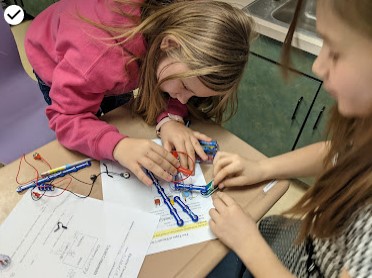 MV_Knights's tweet photo. Students in Mrs. Hook's class getting some #STEMeducation #handsonlearning #engineeringbydesign work with Snap Circuits! Thanks @CentralIU10 for securing these through a grant for districts. https://t.co/s8IpZpjCQH