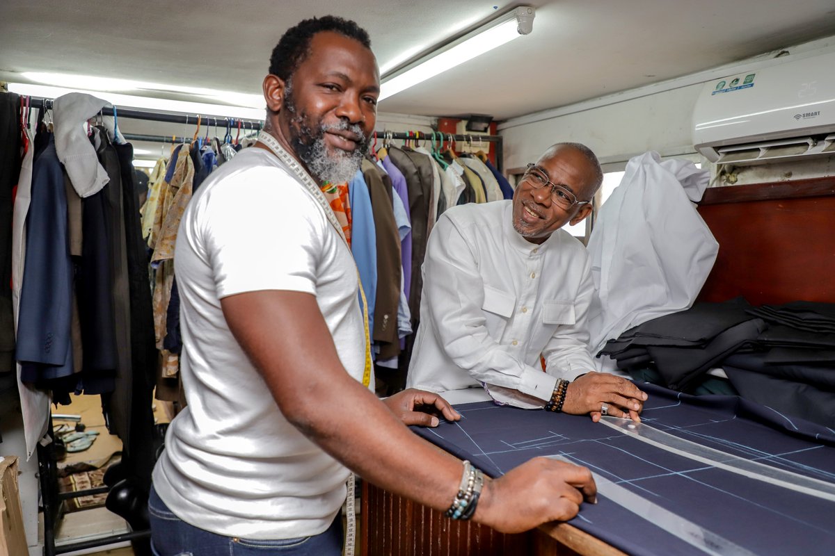 Accompagner le développement des industries créatives africaines : avec le soutien #financier et l'#accompagnement avec Comoé Capital, Tropic 105 (Ciss St Moïse) ouvre sa seconde unité de production.

En savoir + : comoecapital.com/comoe-capital-…