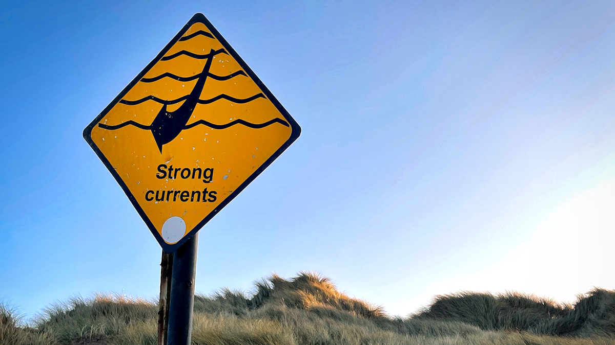 BannaRescue's tweet photo. Reports of stronger than normal currents at Banna Strand ... urging swimmers and paddlers to be extra vigilant when entering the water. Donโt take risks, know your limits and never swim alone.
#staybackstayhighstaydry #savinglivesatsea #respectthewater #SARfamily #Watersafety https://t.co/zyZyNusOXA