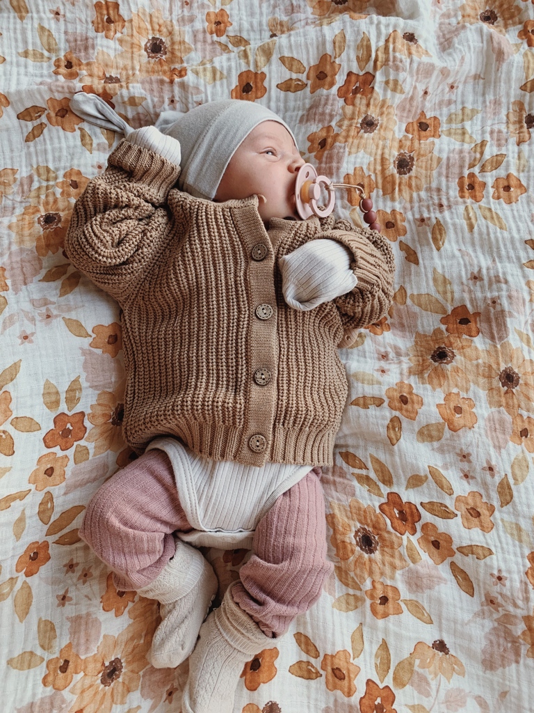 theminiscout's tweet photo. Did you hear the news? Our sunflower swaddles are back in stock! Perfect for those expecting autumn babies 🥰
📸Photo by: @zhannaaterek
SHOP: https://t.co/IS2RsXgFk4
#winterbabyfashion #thatsdarling #photography #blanket #babymodel #babywithstyle #sunflower #theminiwander https://t.co/mt2O2x5tMM