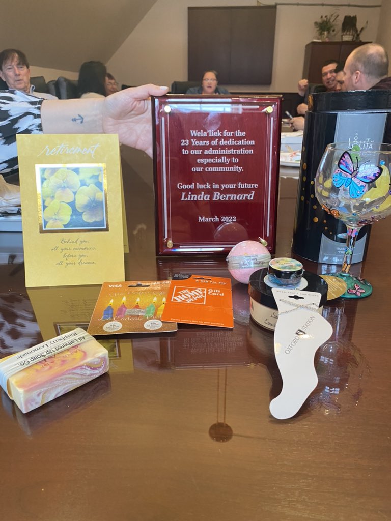 lindacbernard's tweet photo. My last day of work tomorrow! Early retirement party jij https://t.co/PLIJLE0Yh7