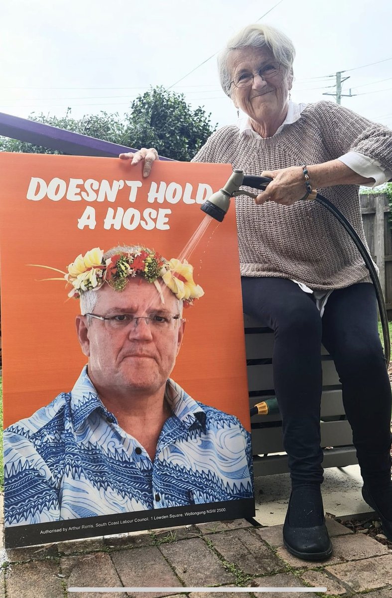 pjlogue's tweet photo. Aloha from Cobargo #ausvotes22 #cobargoremembers https://t.co/Y0W8QJLeda