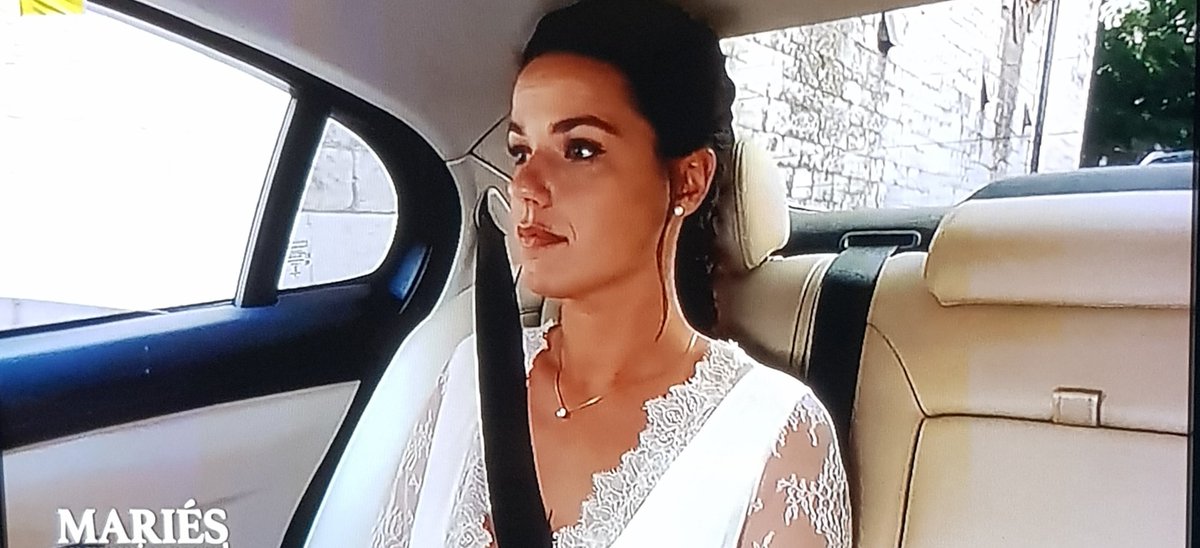 TitiTot90798381's tweet image. Rare image d'une vegan écolo assise sur les sièges en cuir d'une jaguar en route pour son mariage à Gibraltar. On est bien là  !
#MAPR
#MariesAu1erRegard 
#MariesAuPremierRegard
