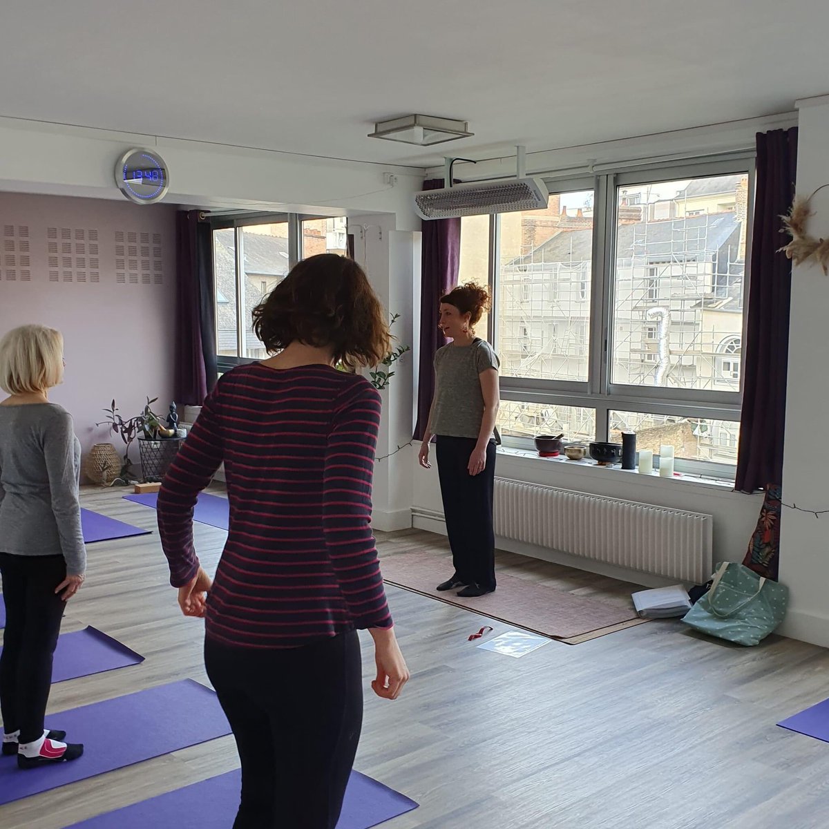 AllBehindFr's tweet photo. Dimanche 13 mars vous avez été nombreux et nombreuses à participer à la première journée #YogaFouUkraine, de ce fait le 
Dimanche 3 Avril aura lieu le #YogaFouUkraine2 🥳🔵🟡

Horaires et réservations sur le site ⬇️

https://t.co/GiAbar5ou0 https://t.co/j8HdDfRBUE