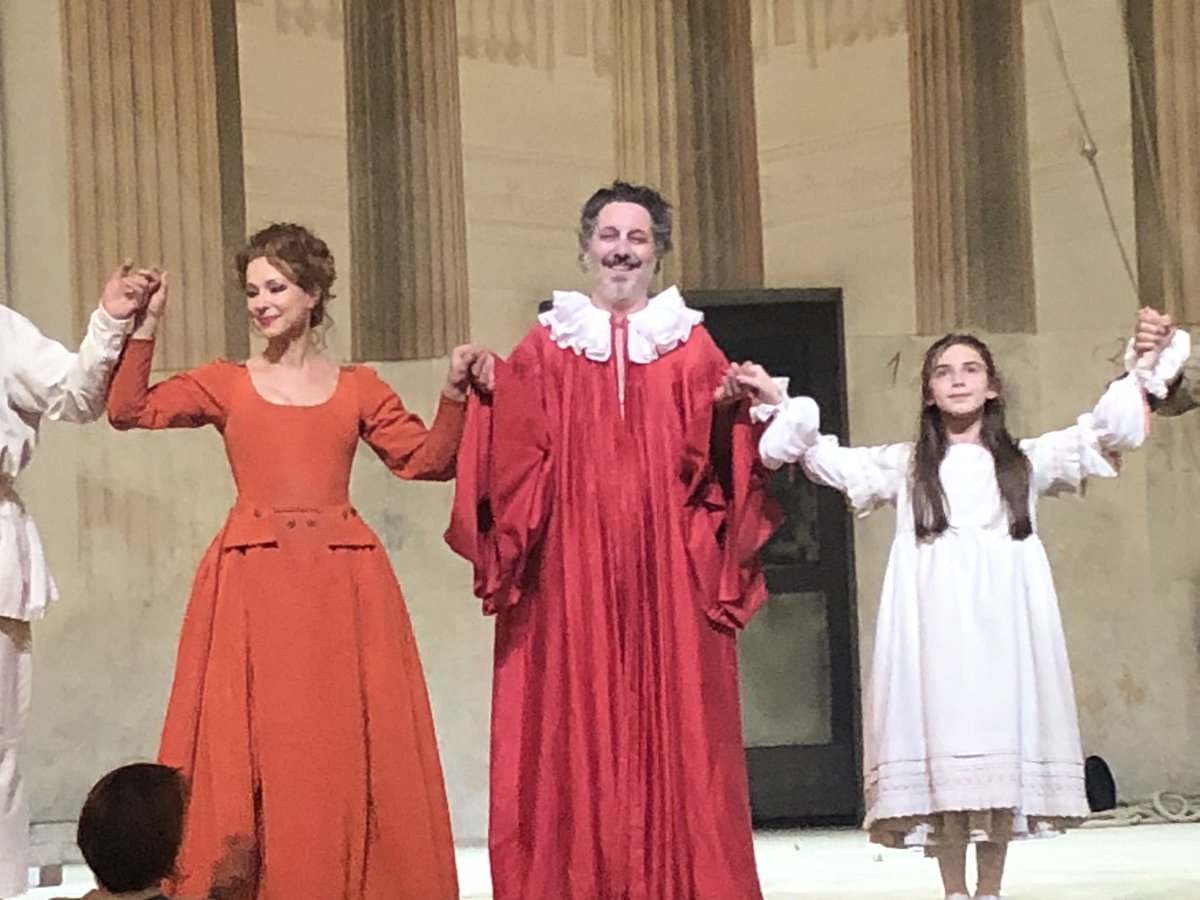 JulietteDuts's tweet photo. Guillaume Gallienne est tendre et irrésistible dans #LeMaladeImaginaire @ComedieFr. La distribution est comme toujours impeccable. Quelle belle soirée grâce @Annaig_L https://t.co/zt9Bvy3eRQ