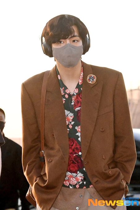 愛用 Tシャツ 空港ファッション テテ着用 キムテヒョン Marni マルニ Tシャツ カットソー 半袖 袖なし Www Indiashopps Com