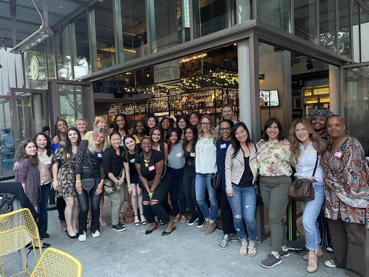 USC_Rads's tweet photo. What a fun and successful happy hour bringing together @USC_Rads #RADwomen and Allies to celebrate #WomensHistoryMonth !! It was so great to connect our #premed students with the @RadiologyUSC faculty and residents! Thank you all for an amazing event!
#womeninrad #uscrad https://t.co/im8NJYHnJU