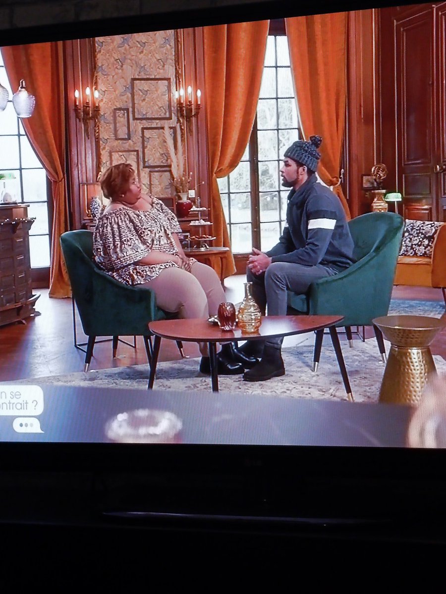 sii2_11sii's tweet photo. J'en peux plus c'est quoi ce sketch aussi chaque semaine sont lot de surprises j'adore 😂😂😂😂😂
#etsionserencontrait https://t.co/QRtn4ifZaQ