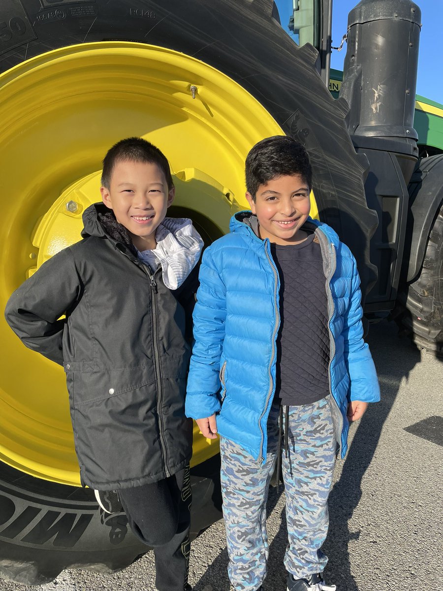 A huge thank you to @ReynoldsFarmEq for joining us for our annual #AgDay2022 The kiddos sure do love your big green tractors! @muddyinindy @SCECougars