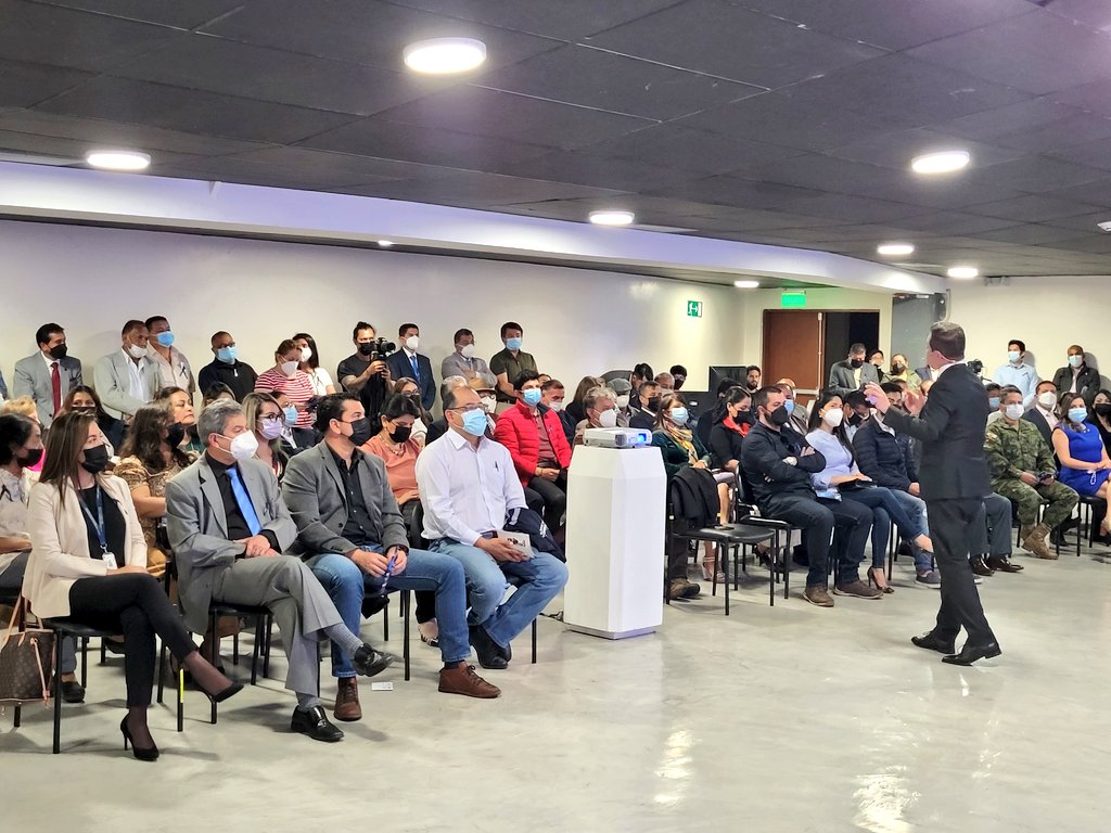 camiloaep's tweet photo. Participamos del evento de #RendiciónDeCuentas2021 del asambleísta por Loja @bvmalo en el que informa sobre las acciones realizadas, en el marco de sus competencias legislativas y fiscalizadoras, para fortalecer el sector educativo. https://t.co/O6zauKNOE2